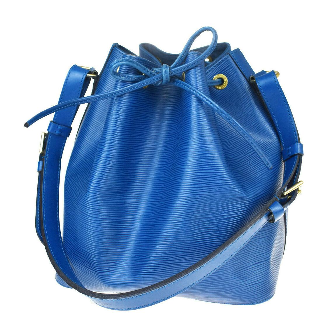 Authentic LOUIS VUITTON Shoulder Bag: Brand: LOUIS VUITTON Model: Shoulder Bag Country of Origin: Material: Epi Leather Color: Blue Size (Inch): W10.2 X H10.6 X D7.5 "Size (CM): W26 X H27 X D19 Cm All Bidhaus items come with a 100 % money