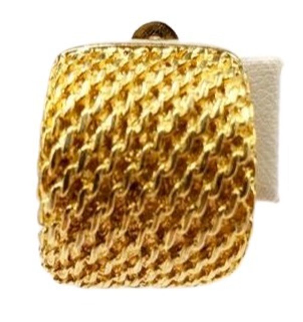 Authentic Givenchy Woven Mesh Half Hoop Earrings: Brand: Givenchy Style: Huggie Hallmark:: Yes Fastening: Clip On Category: Earrings Materials: Costume Metal Size: Other Remarks: All Bidhaus items come with a 100% money-back authenticity guarantee. A