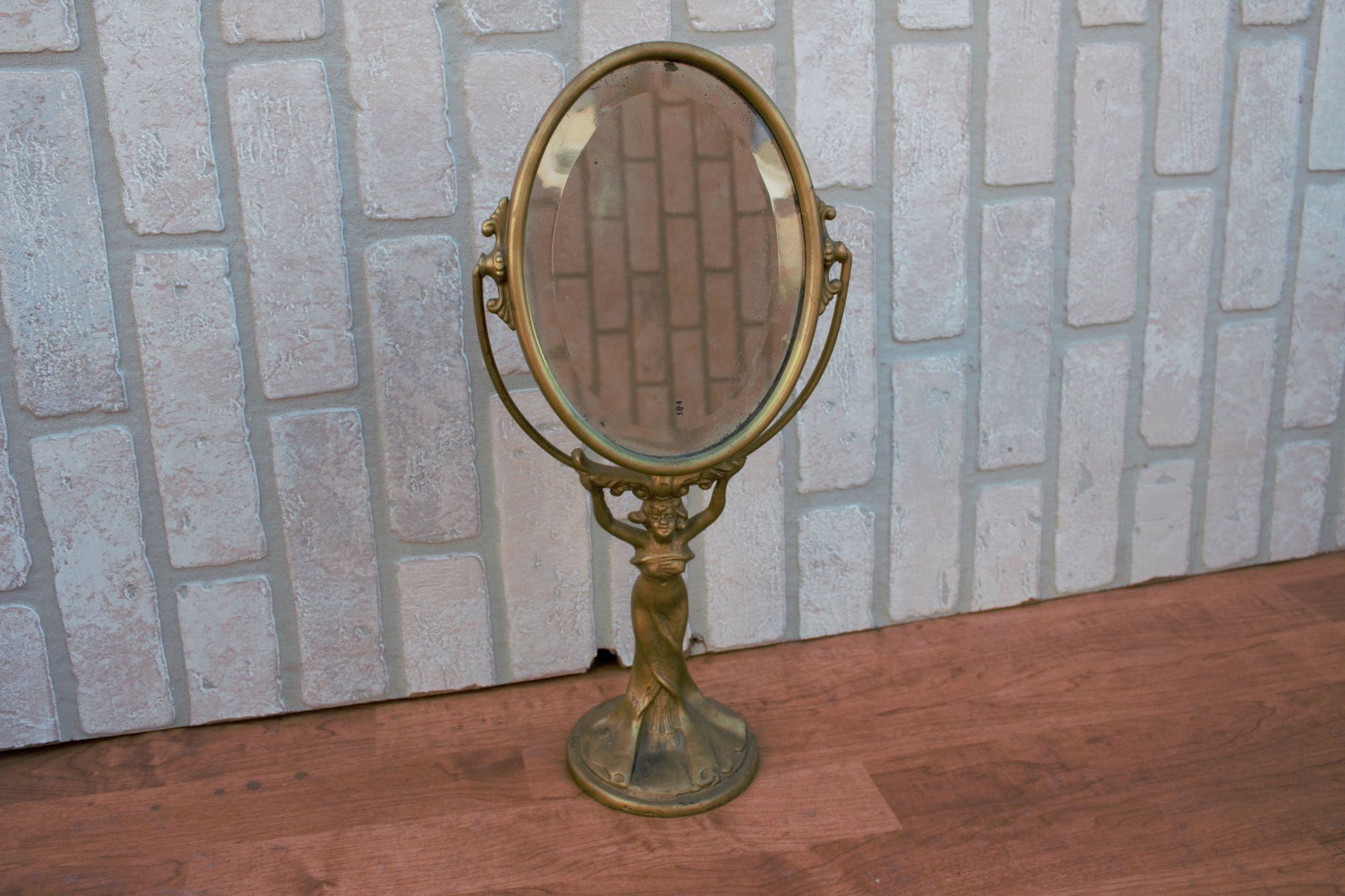 Golden Manufacturing Company Chicago Figural Gold: Antique Art Deco Golden Manufacturing Company Chicago Figural Gold Gilded Adjustable Beveled Vanity Mirror Circa 1930 W 7 H 16 Good condition All Bidhaus items come with a 100% money-back guarantee th