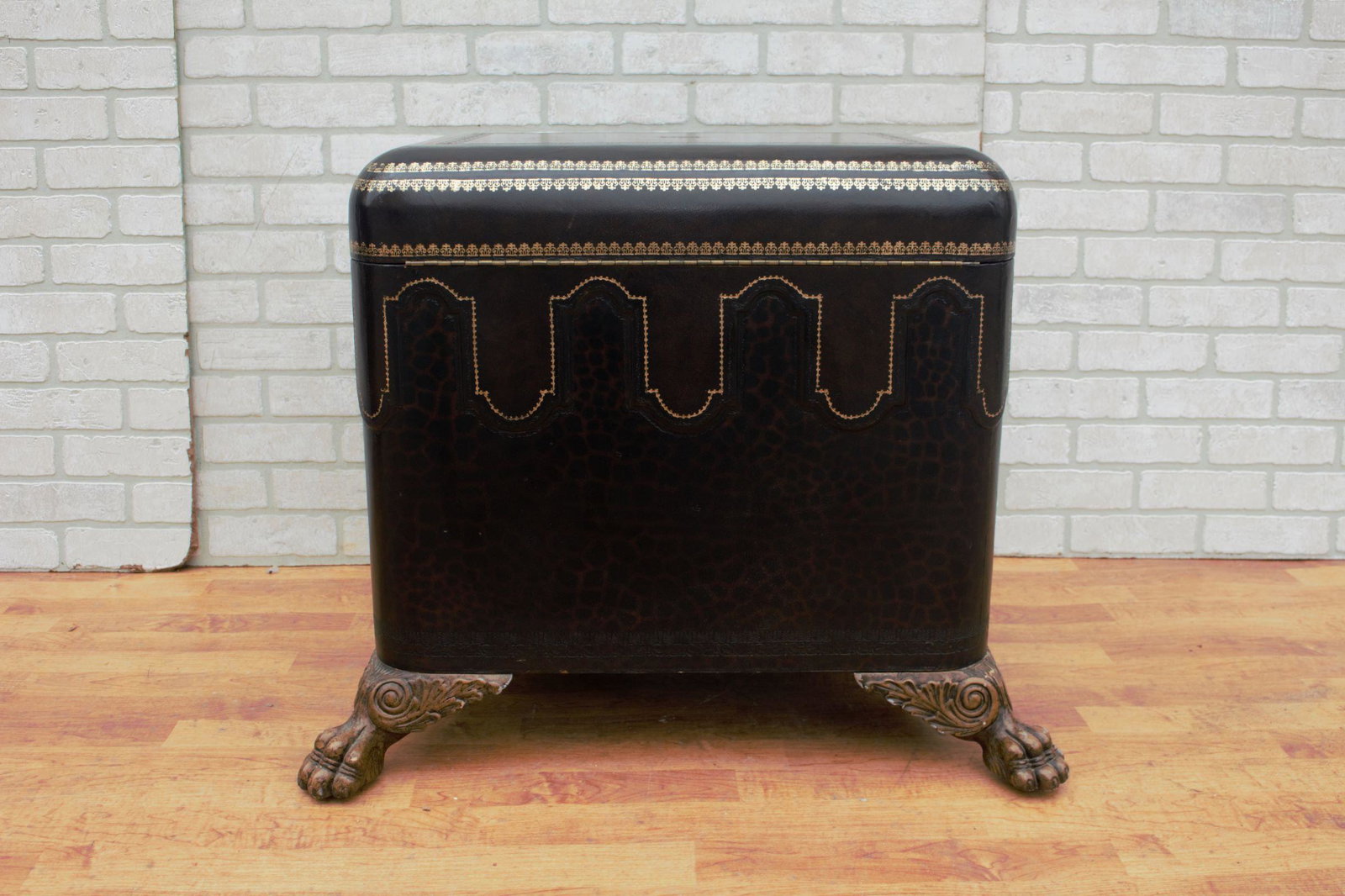 Maitland Smith Colonial Style Leather Covered Trunk: Maitland Smith Colonial Style Leather Covered Trunk and Coffee Table Circa 1960 H 25” W 24” D 19” Good vintage condition All Bidhaus items come with a 100% money-back guarantee that 