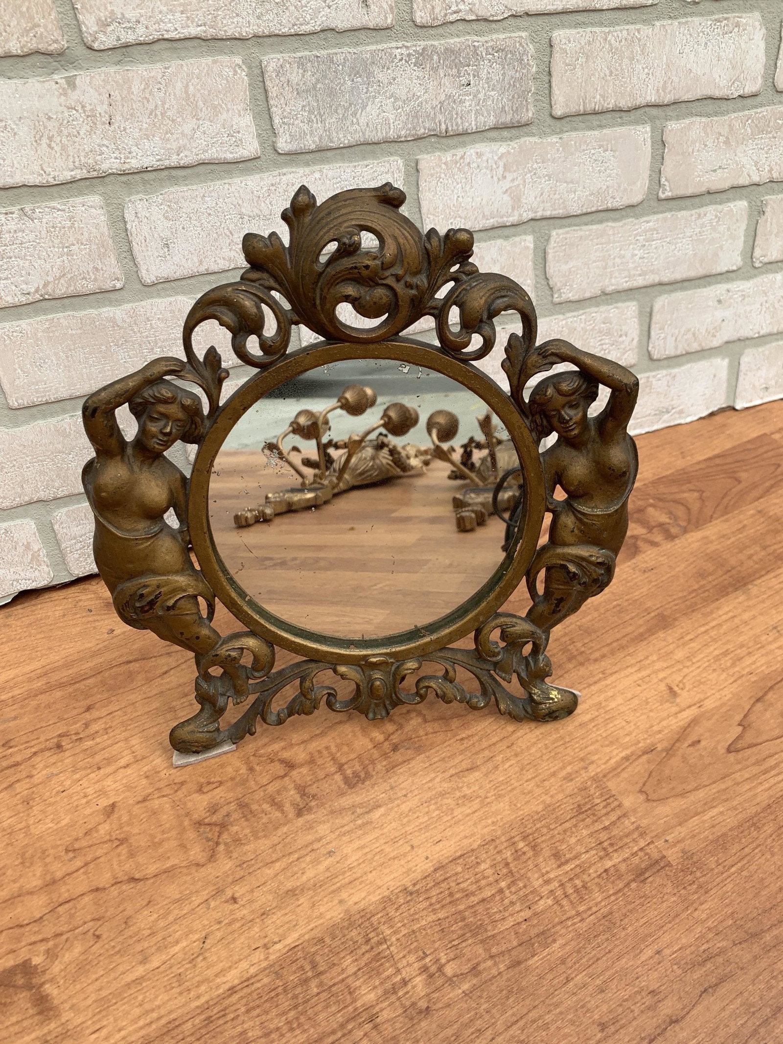 Antique Art Deco Ornate Figural Brass Framed Vanity: Antique Art Deco Ornate Figural Brass Framed Vanity Table Top Mirror Circa 1920 H 13 W 12 Good condition All Bidhaus items come with a 100% money-back guarantee that the item is as described. ALL SALE