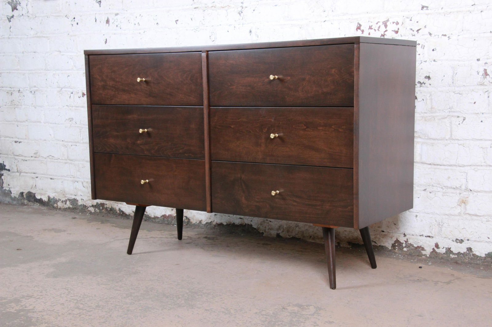 Authentic Paul McCobb Planner Group Six-Drawer Dresser: A stunning mid-century modern six-drawer dresser designed by Paul McCobb for his Planner group line for Winchendon Furniture. The dresser features solid birch wood construction and McCobb's iconic min