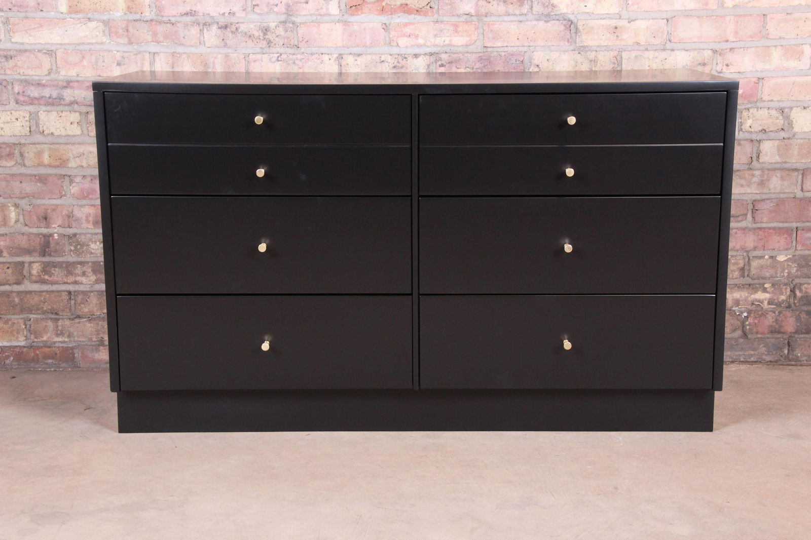Authentic Paul McCobb Planner Group Black Lacquered: An exceptional mid-century modern six-drawer dresser or credenza By Paul McCobb for Winchendon Furniture "Planner Group" USA 1950s Black lacquered solid birch with original brass hardware. Measures: 4