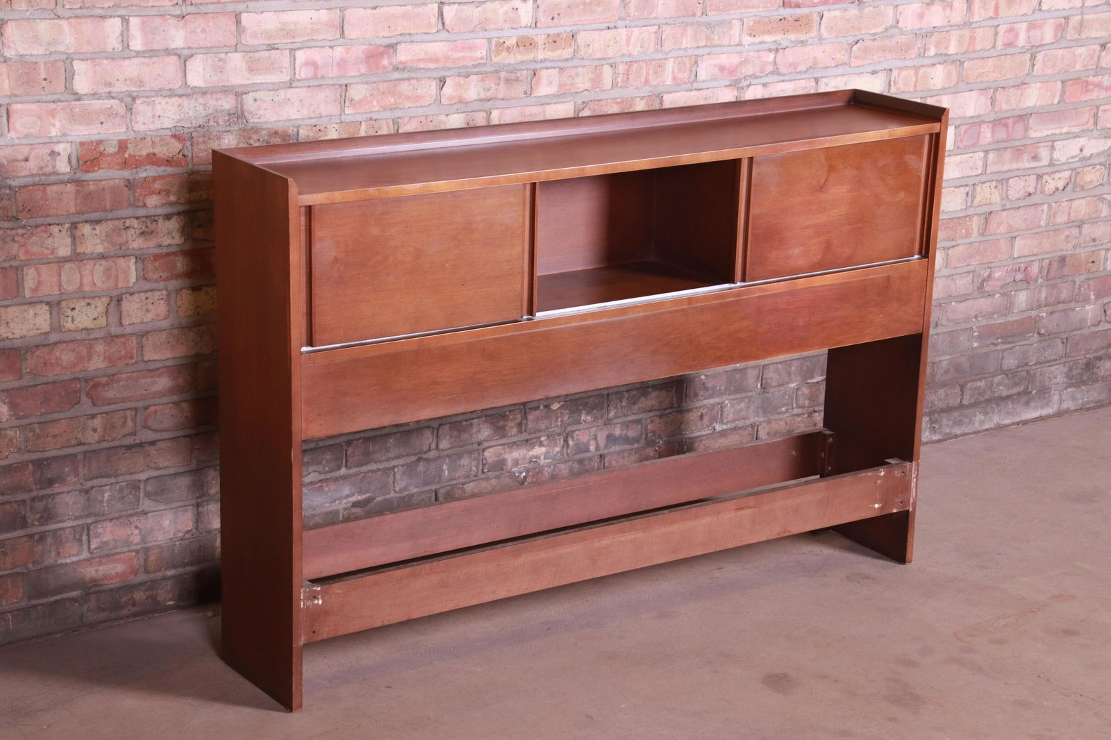 Authentic Paul McCobb Planner Group Mid-Century Modern: A gorgeous mid-century modern solid birch full size bookcase headboard with sliding doors By Paul McCobb for Winchendon Furniture "Planner Group" USA 1950s Measures: 55"W x 12"D x 36.13"H. Very good o