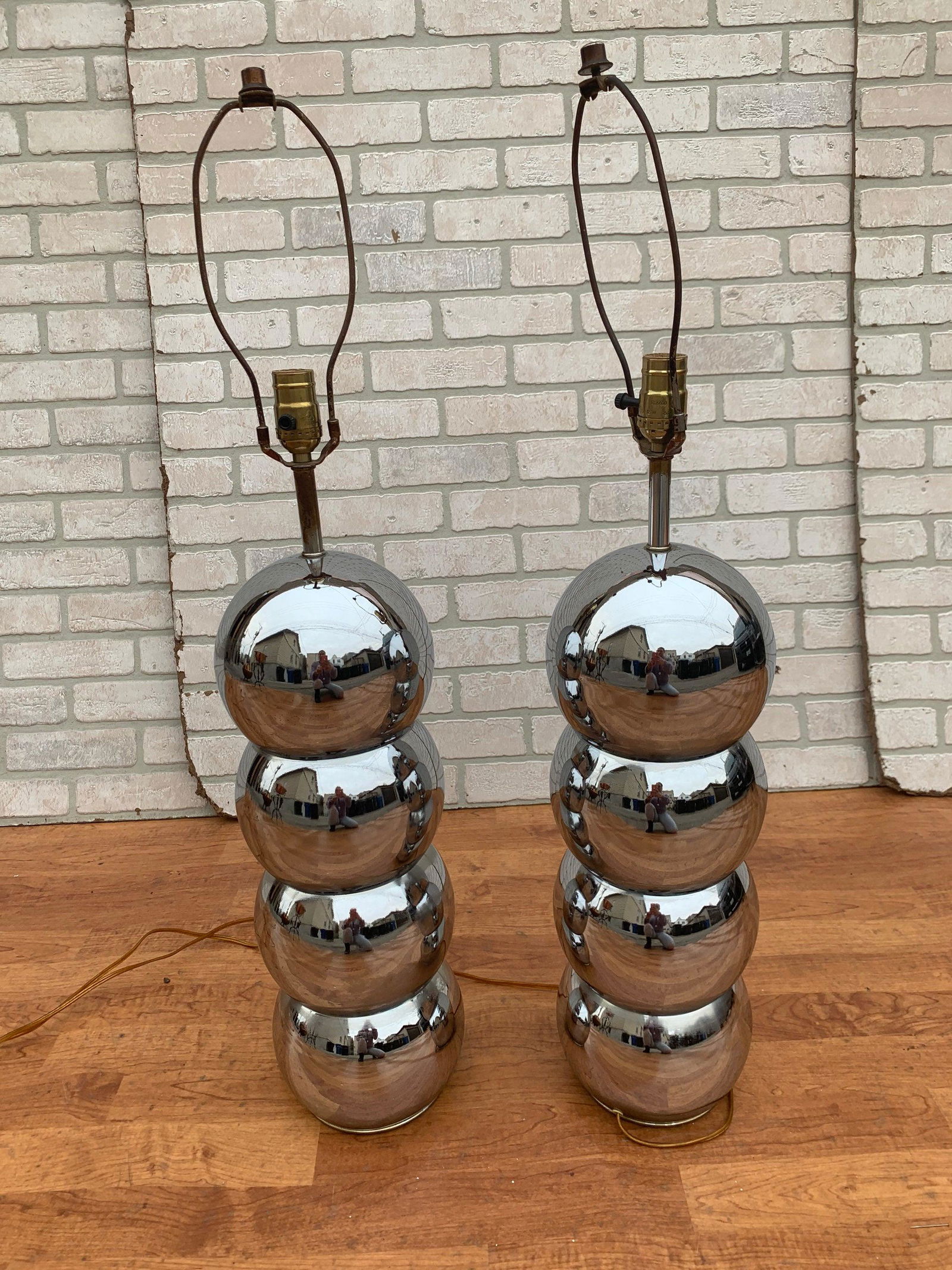 Mid Century Modern George Kovacs Chrome Stacked Ball: Mid Century Modern George Kovacs Chrome Stacked Ball Table Lamps - Pair Circa 1970 Lamp H 24 Under bulb socket D 7 Good vintage condition All Bidhaus items come with a 100% money-back guarantee that t