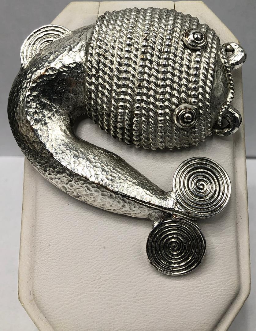 Authentic Robert Goossens Paris African Inspired Fish: Brand: Goosens Style: Pin Hallmark:: Yes Fastening: Category: Brooch Materials: Costume Metal Size: Other Remarks: All Bidhaus items come with a 100% money-back authenticity guarantee. ALL SALES ARE F