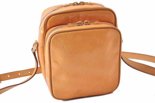 Authentic LOUIS VUITTON Shoulder Bag: Brand: LOUIS VUITTON Model: Shoulder Bag Country of Origin: France Material: Patent Leather Color: Orange Bag Length: 6.3inches (16cm) Bag Height: 7.5inches (19cm) Bag Depth: 3.9inches (10cm) All Bidh