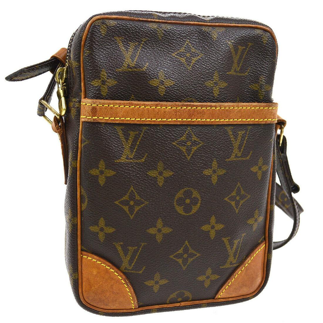 Authentic LOUIS VUITTON Monogram Shoulder Bag: Brand: LOUIS VUITTON Model: Monogram Shoulder Bag Country of Origin: France Material: Leather Color: Brown Size (Inch): W 5.9 x H 8.3 x D 1.8 " Strap Drop. 18.1 - 21.7 " Size (CM): W 15.0 x H 21.0 x D
