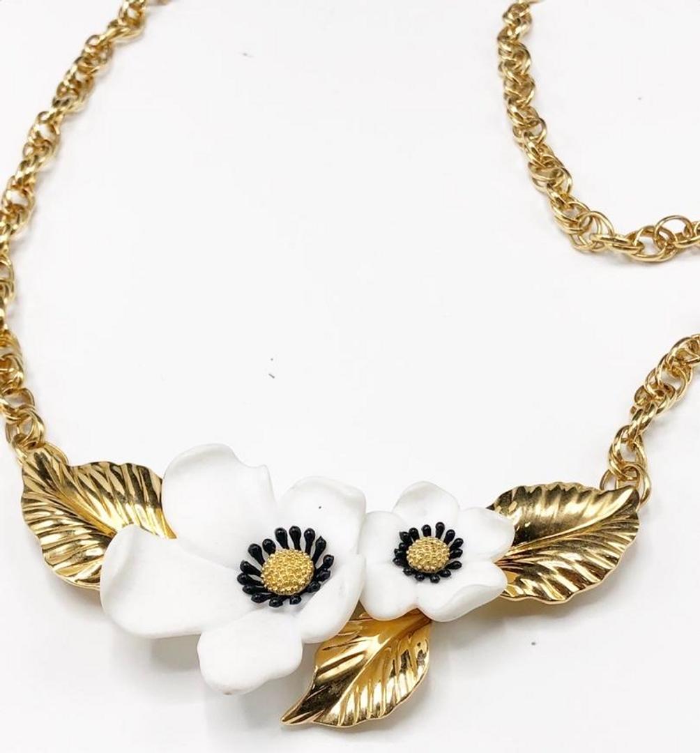 Authentic Louis Feraud Flower Bib Necklace: Brand: Louis FeraudMaterial: Gold-platedStyle: ChainDimensions(inch): 19 L x .25 wDetail: Flower bibHallmark: Louis FeraudCountry of Origin: FranceAll Bidhaus items come with a 100% money-back authent