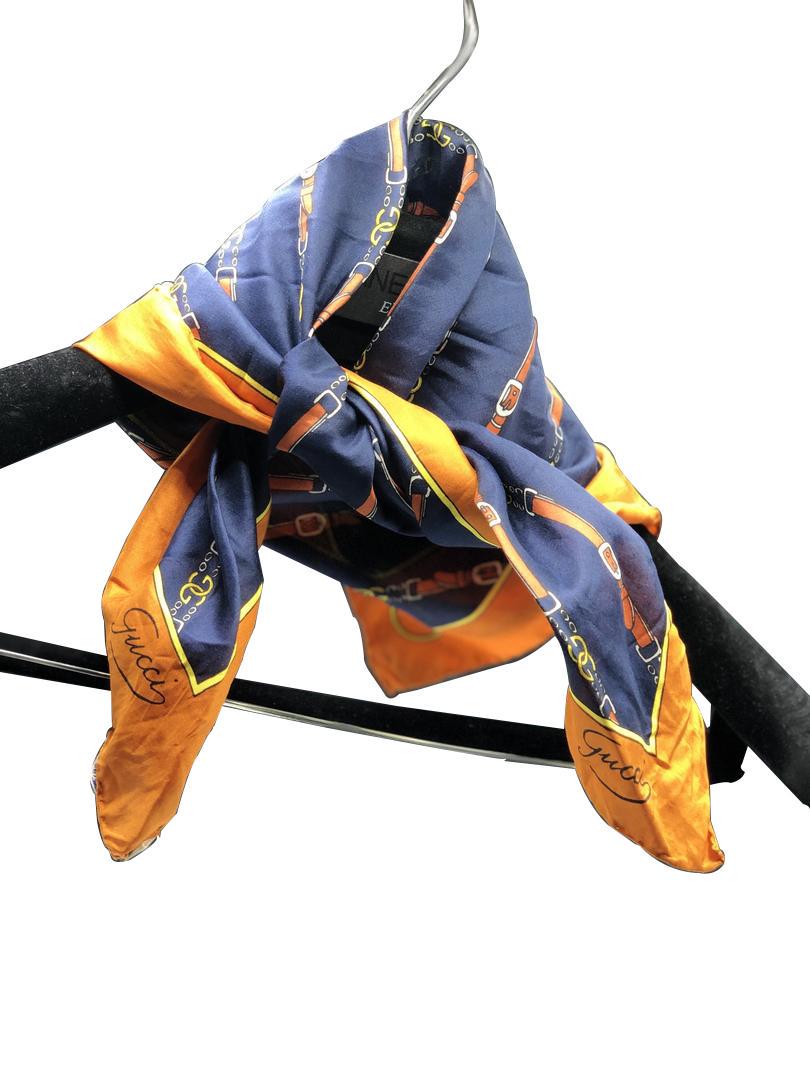 Authentic Gucci "Belt" Scarf 2: Brand: Gucci Material: Silk Style: Scarf Color: Navy/ Orange Size(inch): 22 x 22 Country of Origin: Italy All Bidhaus items come with a 100% money-back authenticity guarantee. ALL SALES ARE FINAL. Ple