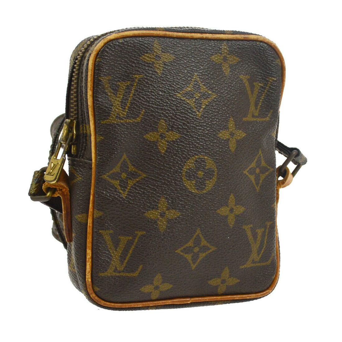 Authentic LOUIS VUITTON Monogram Crossbody Strap: Brand: LOUIS VUITTON Model: Monogram Crossbody Strap Country of Origin: France Material: Leather Color: Brown Size (Inch): W 4.3 x H 5.5 x D 1.4 " Strap Drop. 18.1 - 22.0 " Size (CM): W 11.0 x H 14.0 