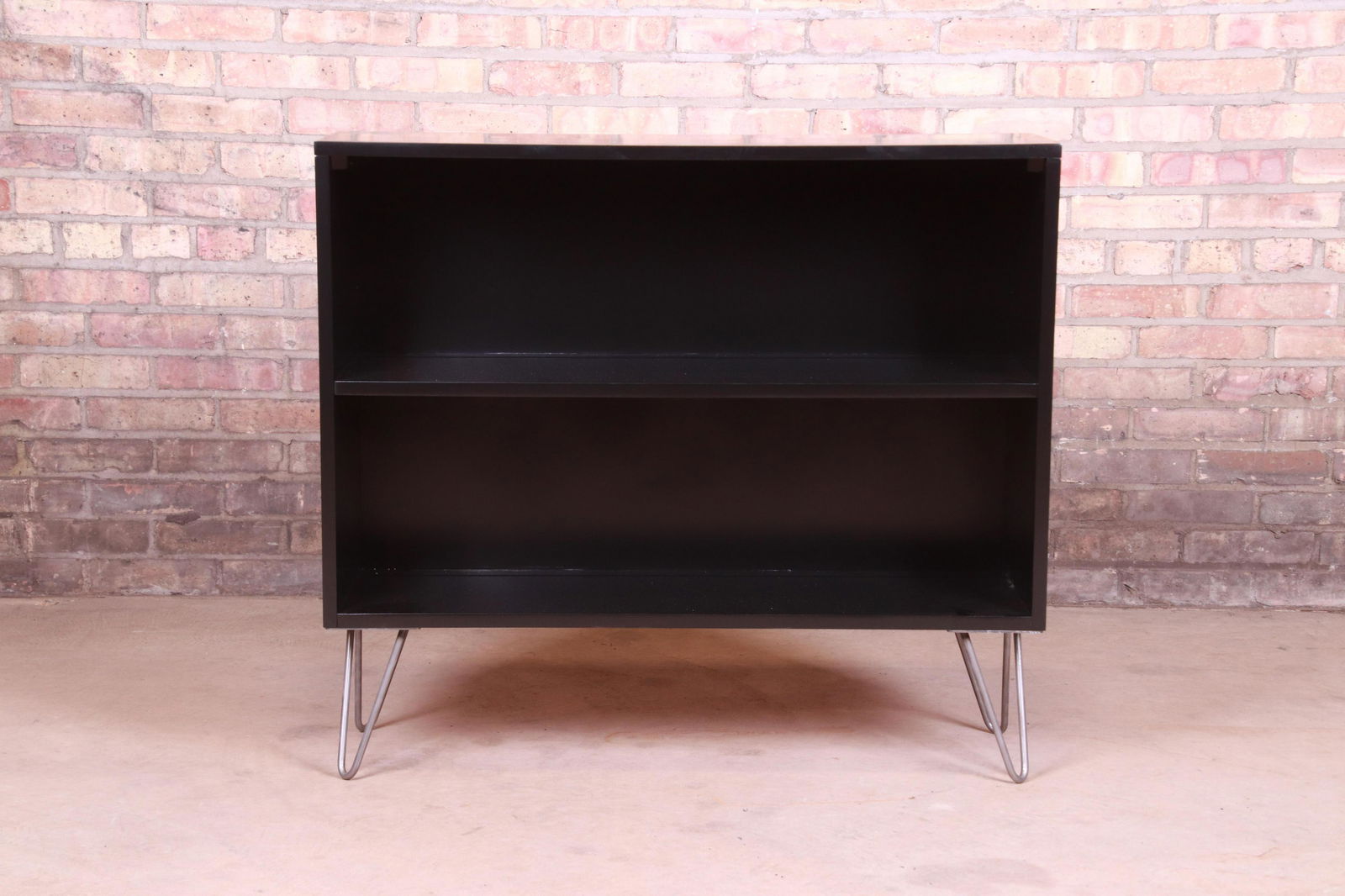 Paul McCobb Planner Group Black Lacquered Bookcase on: An exceptional mid-century modern black lacquered solid birch bookcase on hairpin legs By Paul McCobb for Winchendon Furniture "Planner Group" USA 1950s Measures: 36"W x 12.13"D x 32"H. Newly refinish