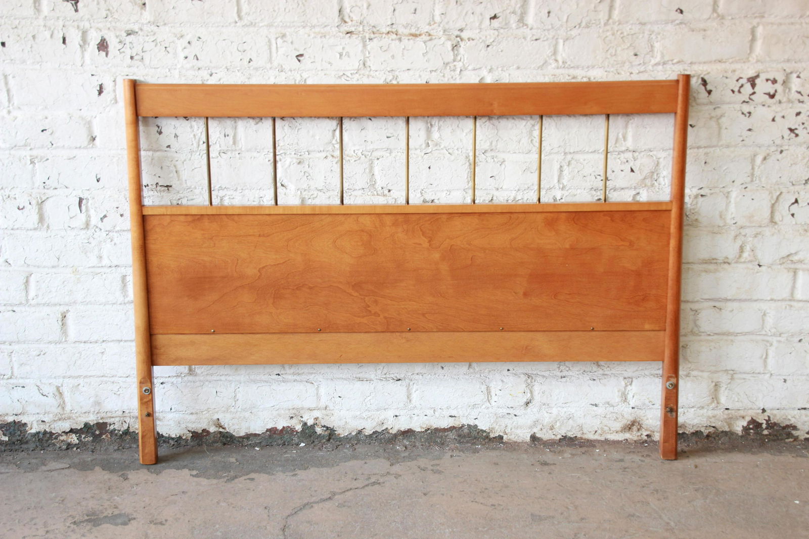 Paul McCobb Planner Group Full Size Headboard: Offering a rare full size headboard designed by Paul McCobb for his iconic Planner Group line for Winchendon Furniture. The headboard feature stunning wood grain and brass spindles. It is made from so