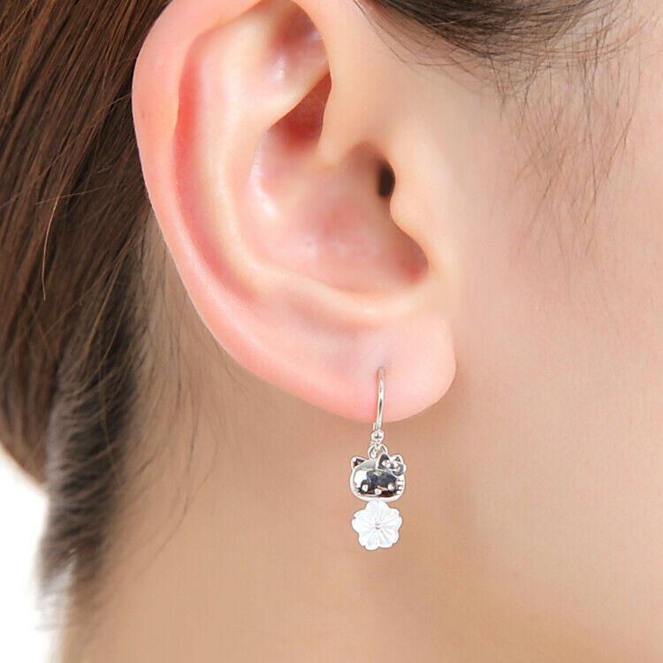 Authentic Sanrio Earrings Hello Kitty White Flower: Condition: New Item size is H12mmW7mm Materials: Body: SILVER925 silver color ... rhodium plating (with discoloration prevention effect) pink gold color ... pink gold plating flower: shell What you se
