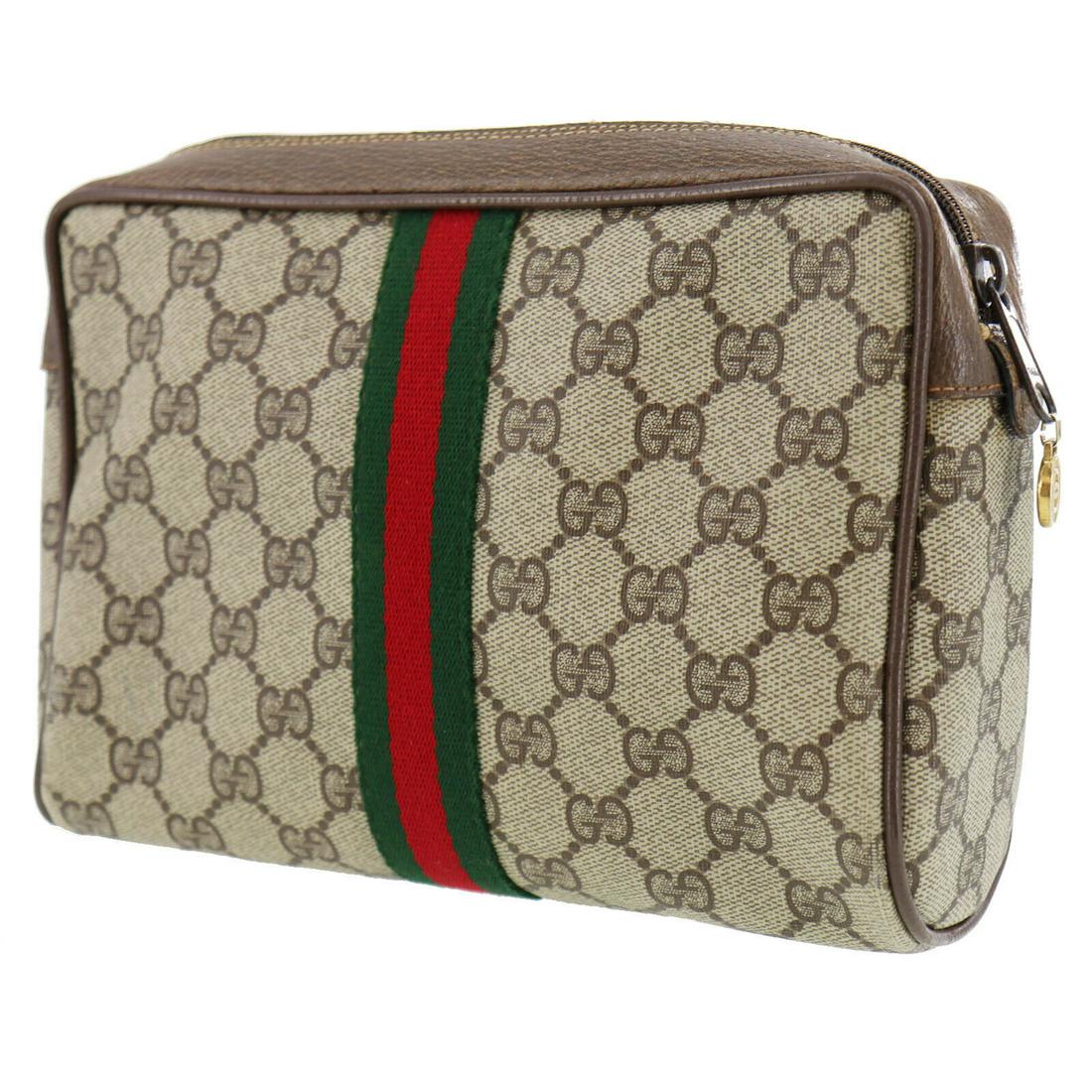 Authentic GUCCI Clutch: Brand: GUCCI Model: Clutch Country of Origin: Italy Material: Leather Color: Brown Bag Length: 8.2 Bag Height: 5.9 Bag Depth: 2.7 All Bidhaus items come with a 100 % money-back authenticity guarantee.