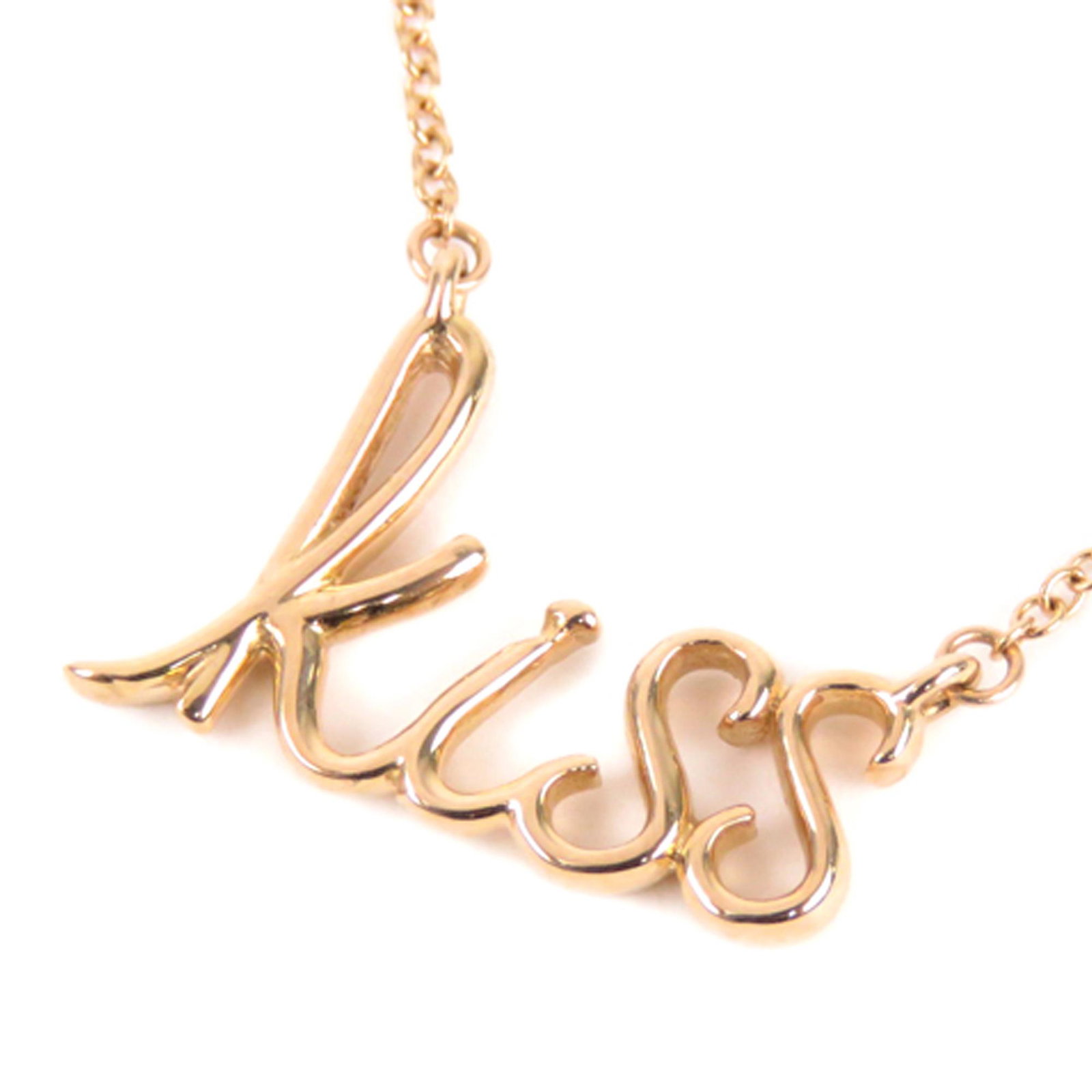 Authentic Tiffany Kiss Pendant Paloma Picasso Graffiti: This necklace features an 18K Gold chain and a spring ring closure. Brand: Tiffany Model: Kiss Pendant Paloma Picasso Graffiti Necklace Origin: United States of America Category: Necklace Color: Gold 