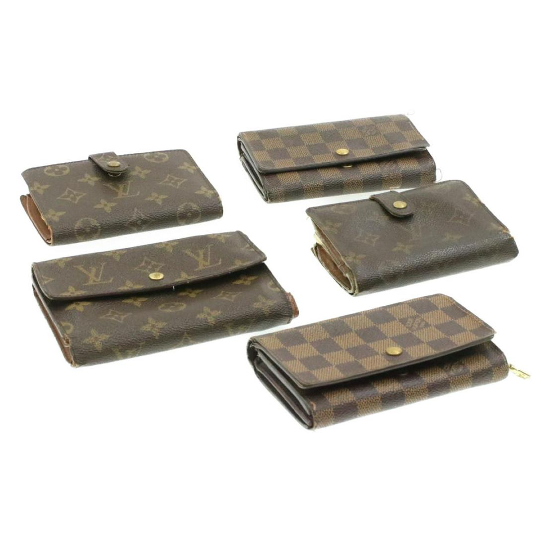 Authentic LOUIS VUITTON PVC Leather Cigarette Case: Brand: LOUIS VUITTON Material: PVC Leather Style: Cigarette Case Color: Monogram / Damier Ebene Size(inch): - Country of Origin: - Accessory: There is no item box and dust bag. We will send only the i