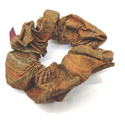 Authentic ETRO Head Band: Brand: ETRO Model: Head Band Country of Origin: Item Condition Color : Browns Notes : 2 Note Compartments 1 Coin Compartments 8 Cards2 Pockets All Bidhaus items come with a 100 % money-back authen