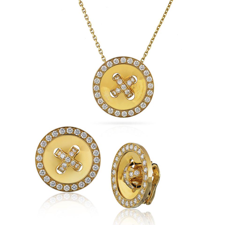 Authentic Van Cleef & Arpels Van Cleef & Arpels: Type: Pendants Brand: Van Cleef & Arpels Style: Boutonniere Metal: 18K Yellow Gold Grams: 9.2 Exact Diamond Weight: 1.15 Cts Other Details: 18K yellow gold Van Cleef & Arpels pendant necklace featurin