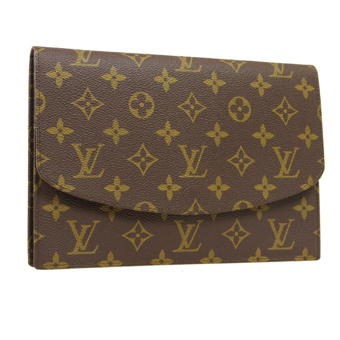 Authentic LOUIS VUITTON Monogram Clutch: Brand: LOUIS VUITTON Model: Monogram Clutch Country of Origin: France Material: Leather Color: Brown Size (Inch): W 9.4 " x H 6.7 " x D 1.8 " Size (CM): W 24.0 x H 17.0 x D 4.5 cm All Bidhaus items co