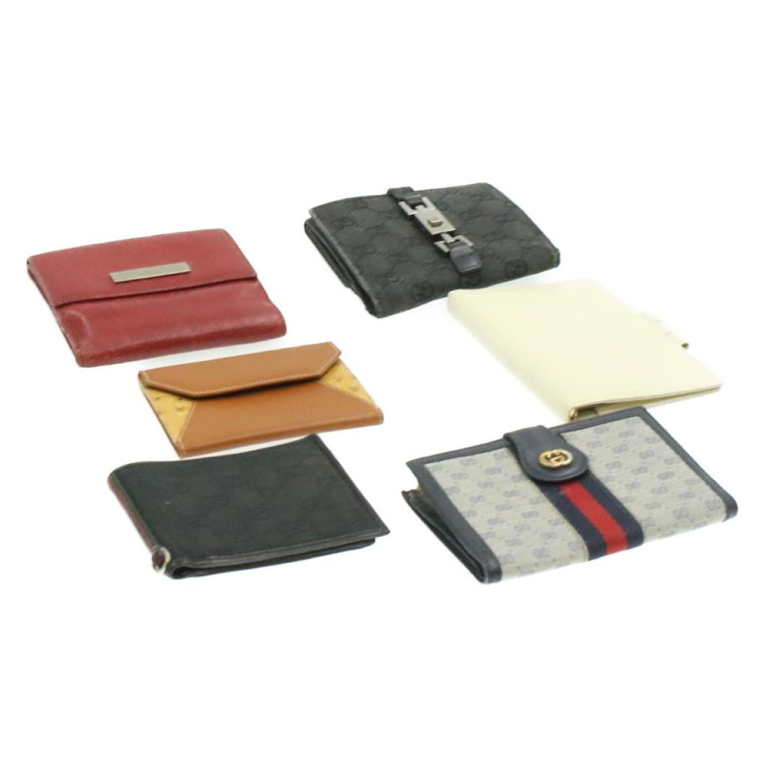 Authentic GUCCI Canvas / Leather Wallet: Brand: GUCCI Material: Canvas / Leather Style: Wallet Color: Beige / Navy / Black / Red Size(inch): - Country of Origin: - Accessory: There is no item box and dust bag. We will send only the item whic