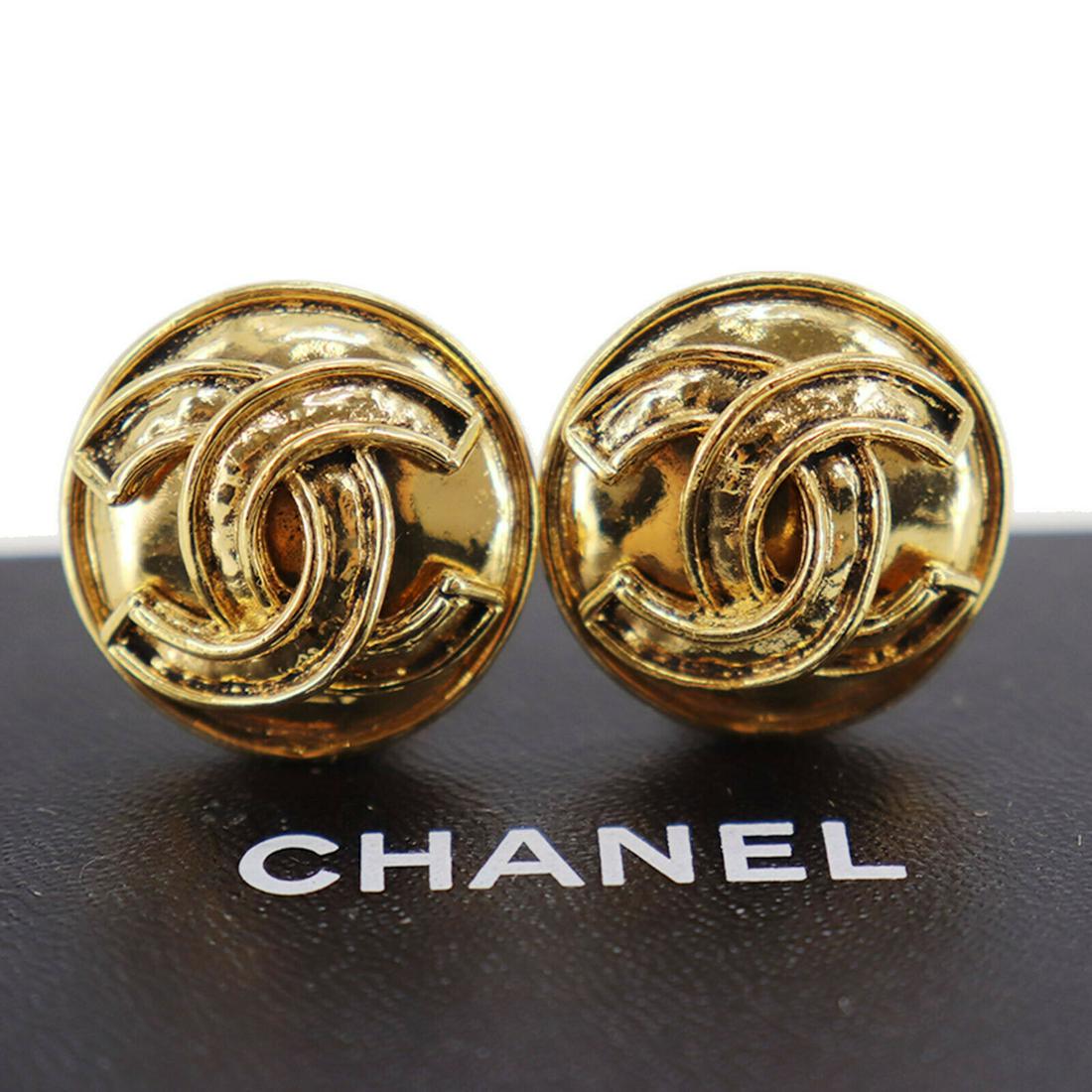 Authentic CHANEL Earrings: Brand: CHANEL Model: Earrings Country of Origin: France Material: Gold-Tone Color: Yellow Gold All Bidhaus items come with a 100 % money-back authenticity guarantee. ALL SALES ARE FINAL. Please refer 