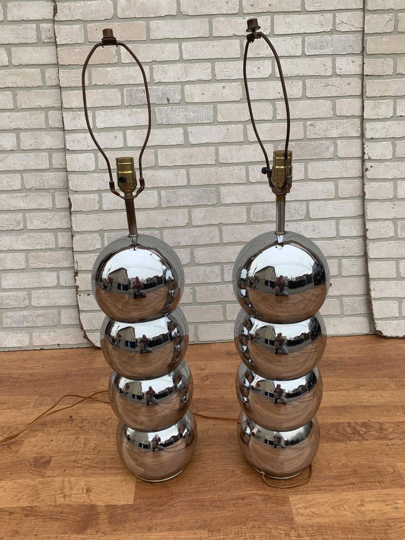 Mid Century Modern George Kovacs Chrome Stacked Ball: Mid Century Modern George Kovacs Chrome Stacked Ball Table Lamps - Pair Circa 1970 Lamp H 24 Under bulb socket D 7 Good vintage condition guarantee that the item is as described. ALL SALES ARE FINAL.