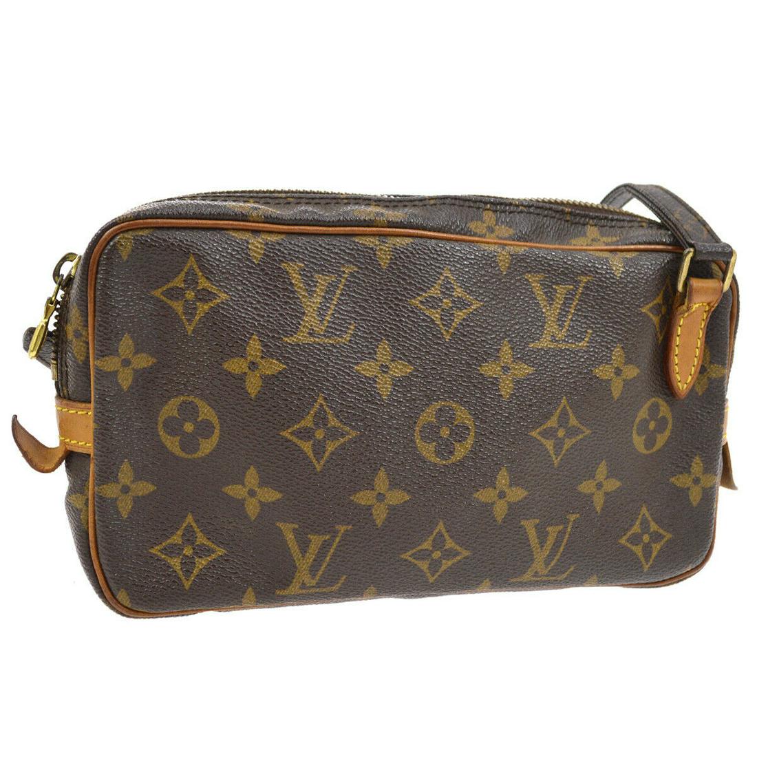 Authentic LOUIS VUITTON Monogram Messenger & Cross: Brand: LOUIS VUITTON Model: Monogram Messenger & Cross Body Country of Origin: France Material: Leather Color: Brown Size (Inch): W 8.7 x H 4.7 x D 1.6 "Strap Drop. 20.5 - 24.0 " Size (CM): W 22.0 x H