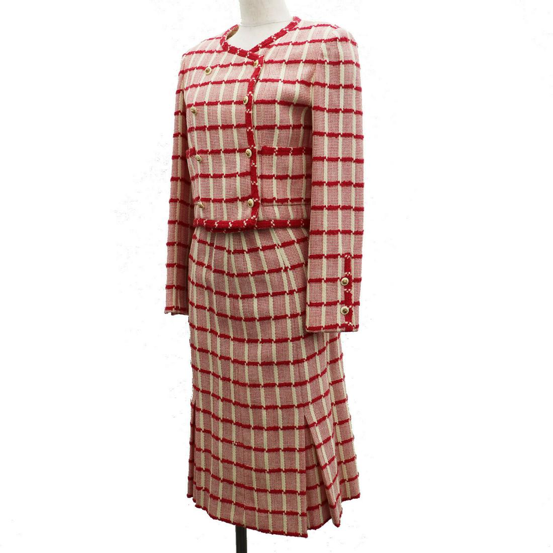 Authentic CHANEL Skirt Suit: Brand: CHANEL Model: Skirt Suit Country of Origin: France Material: 100% Laine Wool Color: Red All Bidhaus items come with a 100 % money-back authenticity guarantee. ALL SALES ARE FINAL. Please refer 