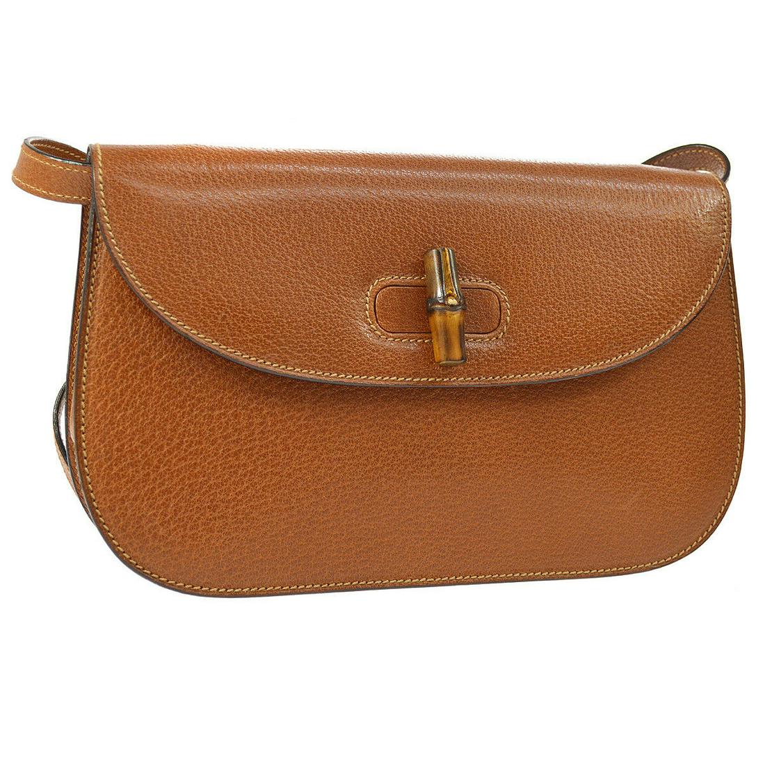 Authentic GUCCI Crossbody: Brand: GUCCI Model: Crossbody Country of Origin: Italy Material: Leather Color: Brown Size (Inch): W 10.4 x H 6.5 x D 2.2 " Strap Drop. 20.9 " Size (CM): W 26.5 x H 16.5 x D 5.5 cm Strap Drop. 53.0 cm
