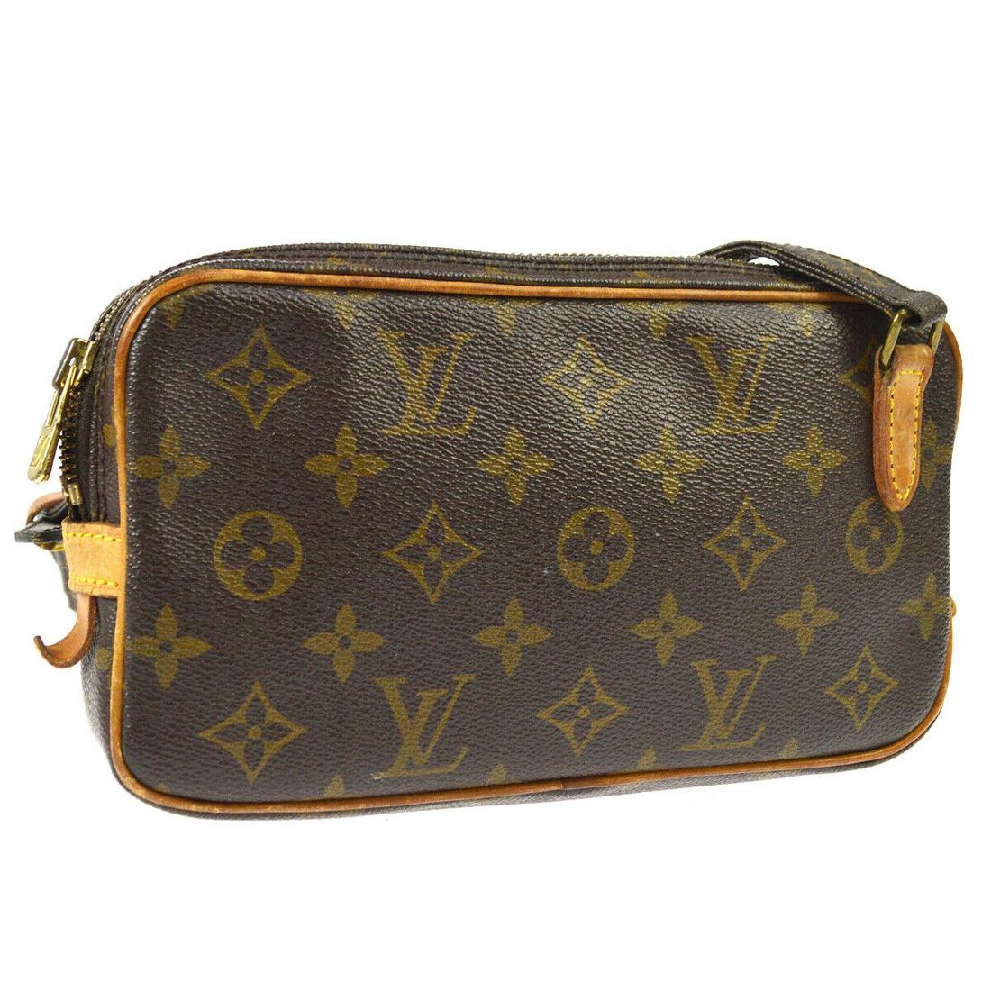 Authentic LOUIS VUITTON Monogram Messenger & Cross: Brand: LOUIS VUITTON Model: Monogram Messenger & Cross Body Country of Origin: France Material: Leather Color: Brown Size (Inch): W 8.7 x H 4.7 x D 1.6 "Strap Drop. 20.9 - 24.4 " Size (CM): W 22.0 x H