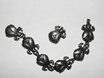Silver Plated William Spratling Taxco Bug Bracelet Fur: I am delighted to offer you a Spratling bug bracelet and fur clip set.Circa 1940 to 1945.Six adorable bugs in a row measures 7 1/4" long and 3/4" wide.These pieces were designed by Spratling and produ