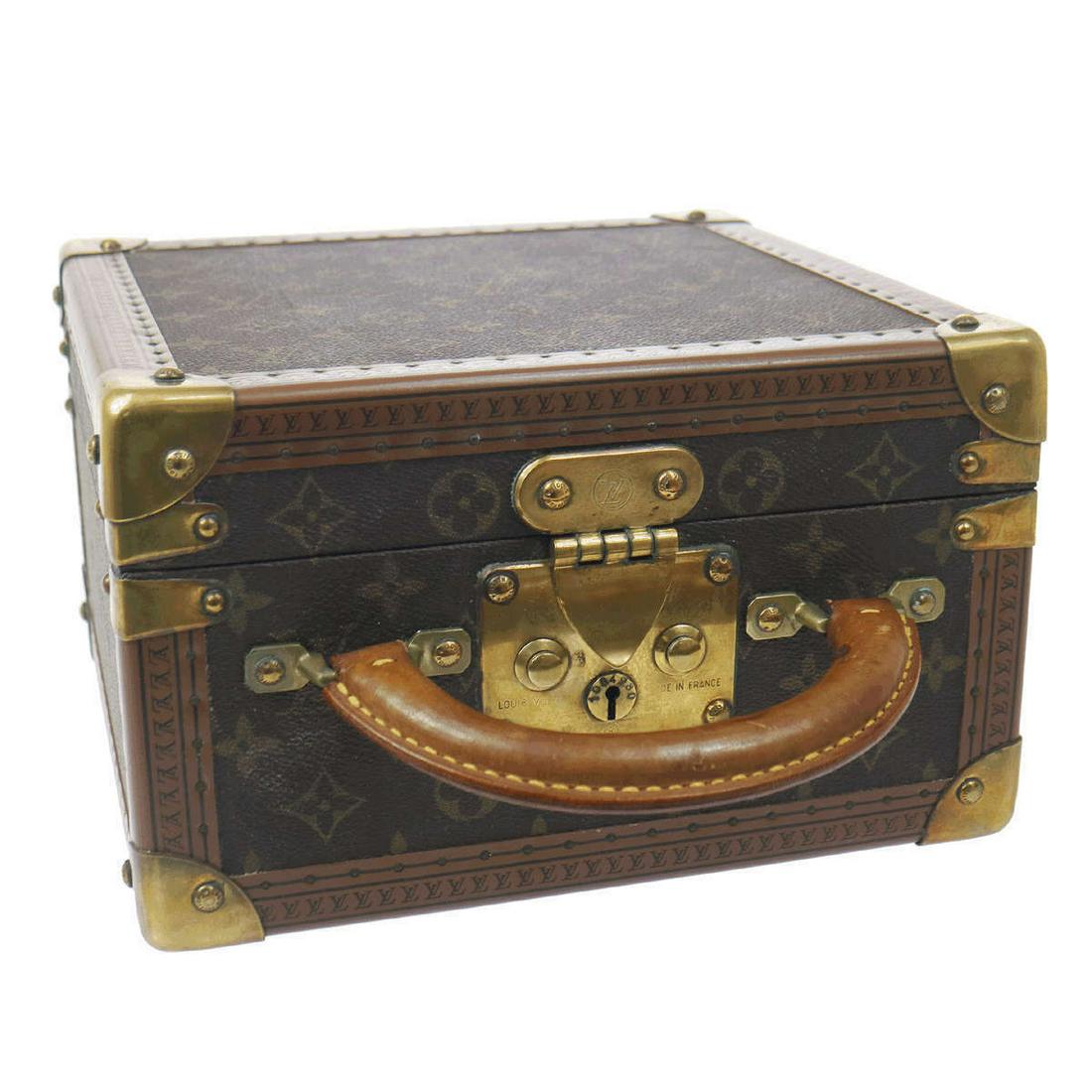 Authentic LOUIS VUITTON Trunk Hand Bag: Brand: LOUIS VUITTON Model: Trunk Hand Bag Country of Origin: Material: Monogram canvas Leather Color: Monogram Size (Inch): W 10.2 x H 6.3 x D 10.2 " Handle Drop. 2.0 " Size (CM): W 26.0 x H 16.0 x D