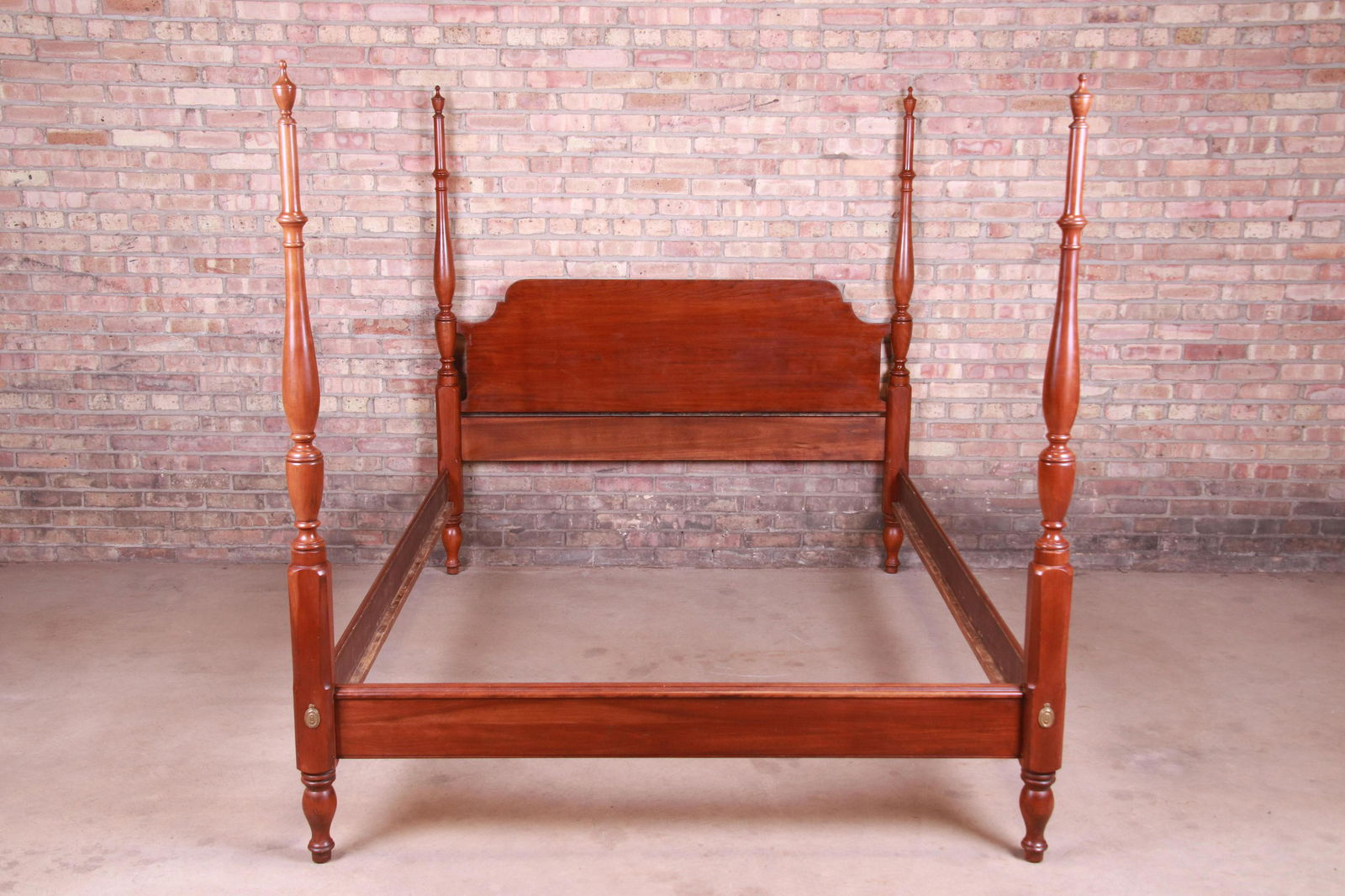 Henkel Harris Chippendale Solid Cherry Wood Four Poster: A gorgeous Chippendale style solid cherry wood four poster queen size bed By Henkel Harris USA Circa 1980s Measures: 64.5"W x 88.5"D x 65.88"H; Interior measures 61.75"W x 82.13"D. Good original vinta