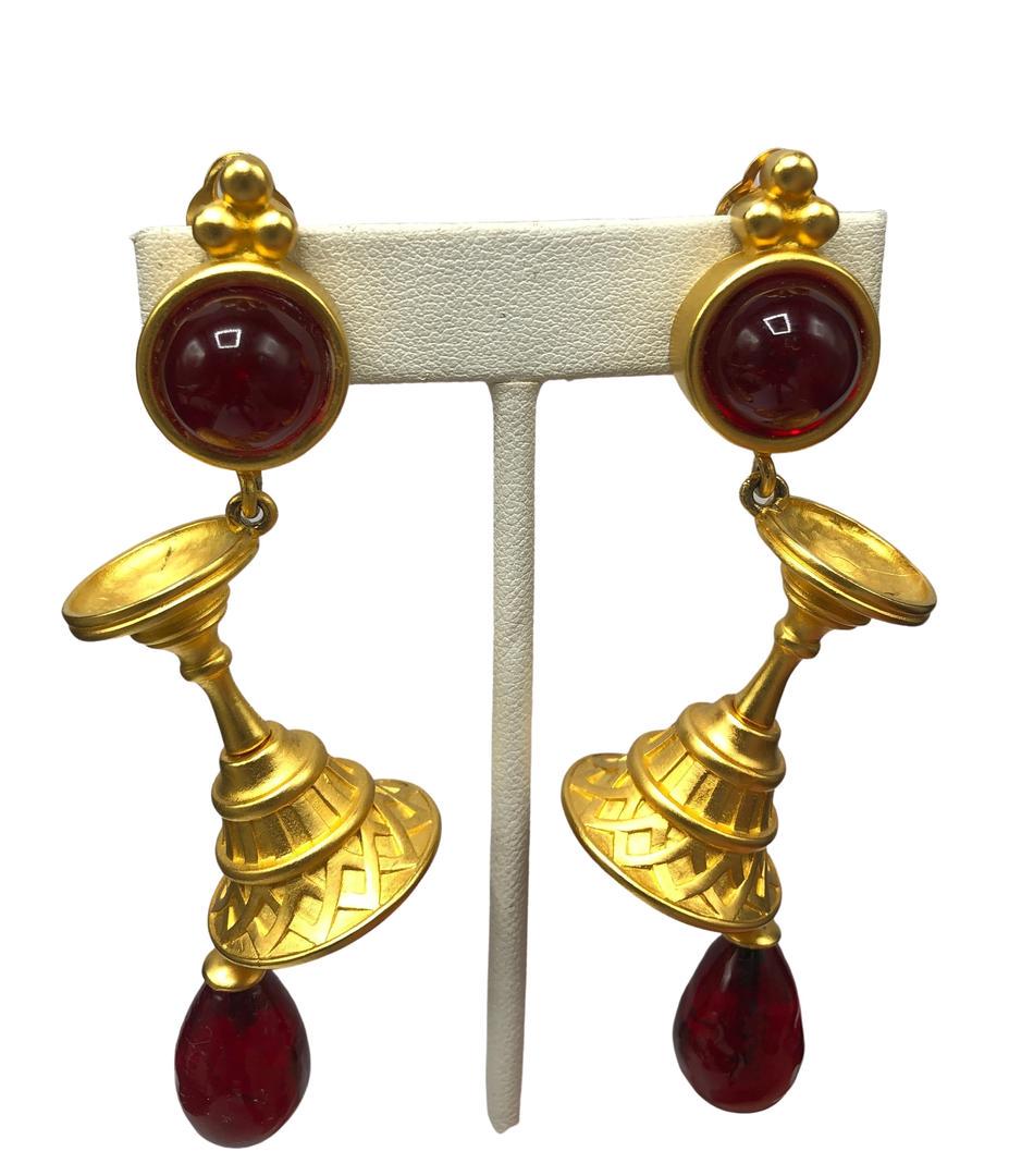 Authentic Karl Lagerfeld Runway Martini Glass: Brand: Karl Lagerfeld Style: Chandeleir Hallmark:: Yes Fastening: Clip On Category: Earrings Materials: Costume Metal, Glass Size: Other Remarks: All Bidhaus items come with a 100% money-back authenti