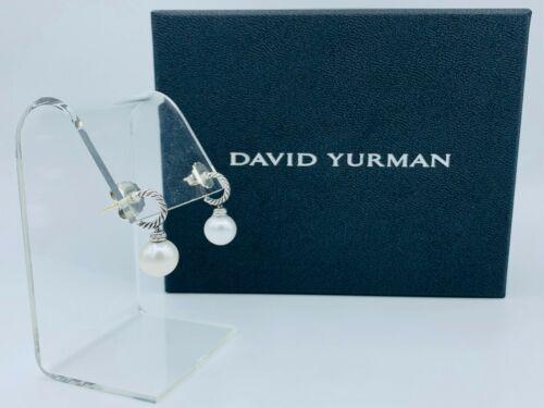 David Yurman 9mm Solari White Pearl Diamonds Drop: Total Carat Weight: 0.053 Main Stone Color: White Style: Drop/Dangle Main Stone: Pearl Fastening: Butterfly Metal: Sterling Silver Secondary Stone: Diamond Pearl Brand: David Yurman All Bidhaus items 