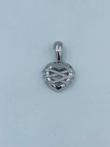 Chimento 18K Italy White Gold Puffy Heart Omega: Gender: Female Main Stone Color: NA lot: No Metal Purity: 18k Style: Pendant Main Stone: No Stone Theme: Love & Hearts Metal: White Gold Type: Charm(s) Brand: CHIMENTO All Bidhaus items come with a 10