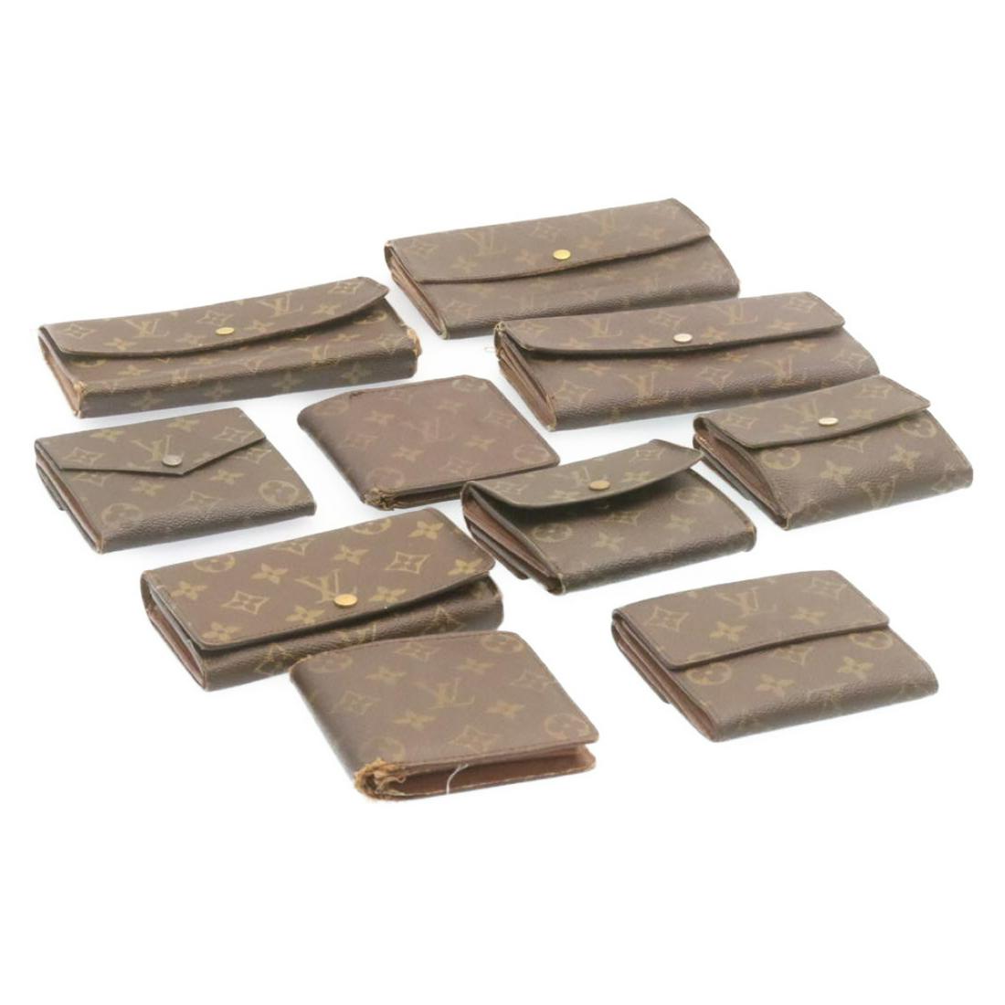 Authentic LOUIS VUITTON Monogram Wallet 10set LV: Brand: LOUIS VUITTON Style: Wallet Material: PVC Leather Color: Brown Made In: - Size (Inches): - Exterior Condition: PVC Leather : lose shape stain crack rubbing dirt lose color tear broken thread. M