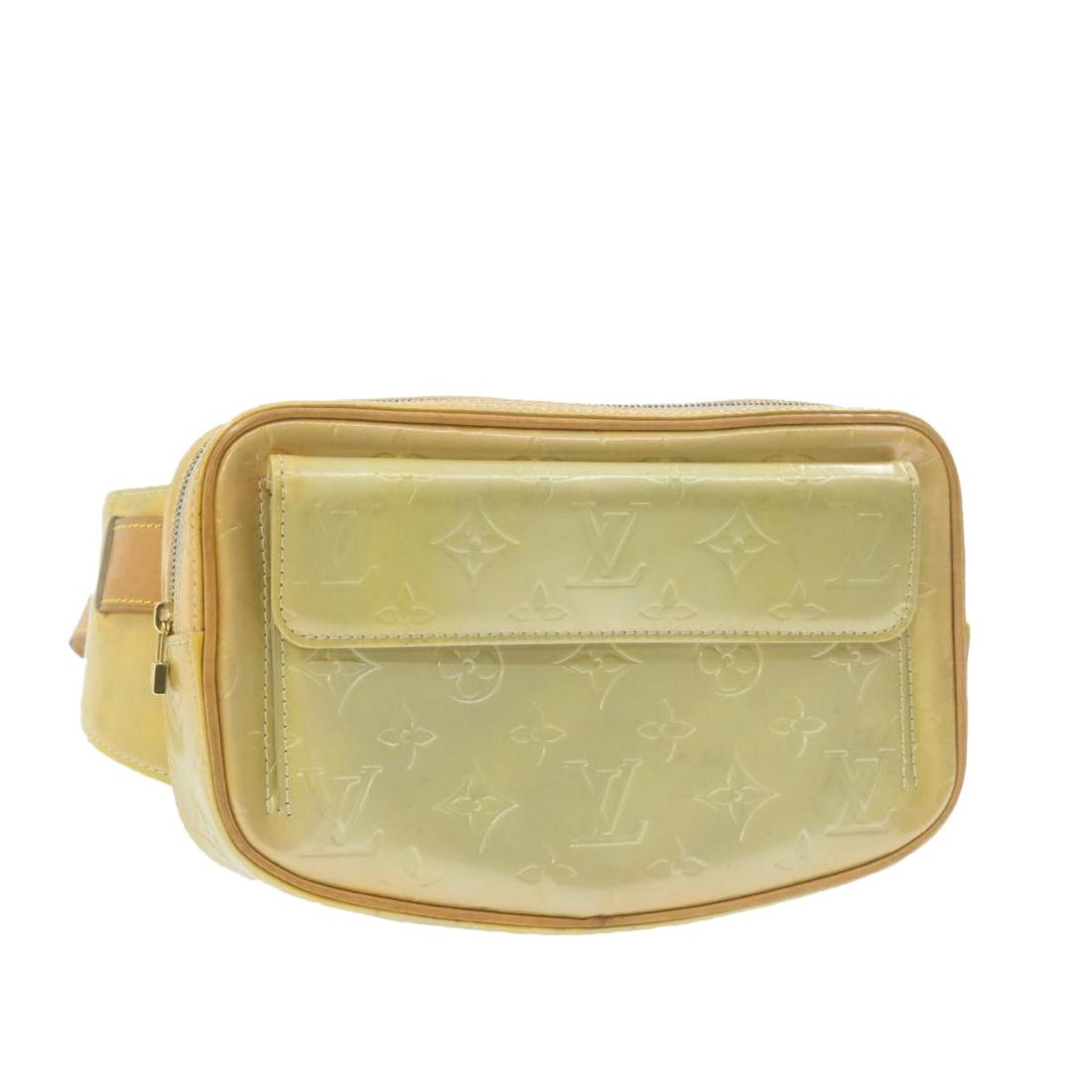 Authentic LOUIS VUITTON Monogram Vernis Fulton Waist: Brand: LOUIS VUITTON Style: Waist Pouch Material: Patent Leather Color: Gris Made In: France Size (Inches): W9.4 x H5.9 x D1.1"(Approx) Exterior Condition: Patent Leather : sun burn discoloration slig