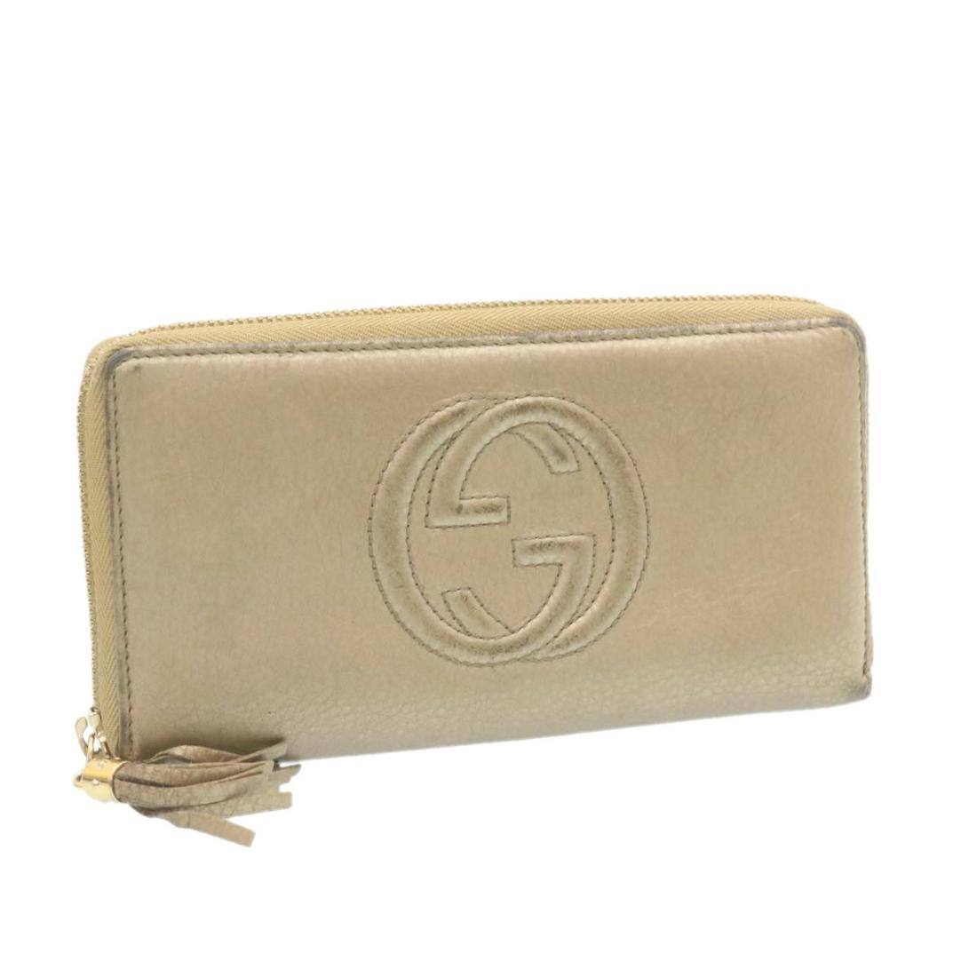 Authentic GUCCI Inter Locking Zippy Long Wallet Fringe: Brand: GUCCI Style: Wallet Material: Leather Color: Beige Made In: Italy Size (Inches): W7.48 x H3.93 x D1.18inch(Approx) Exterior Condition: Leather : lose shape rubbing stain Metal Fitting : paintin