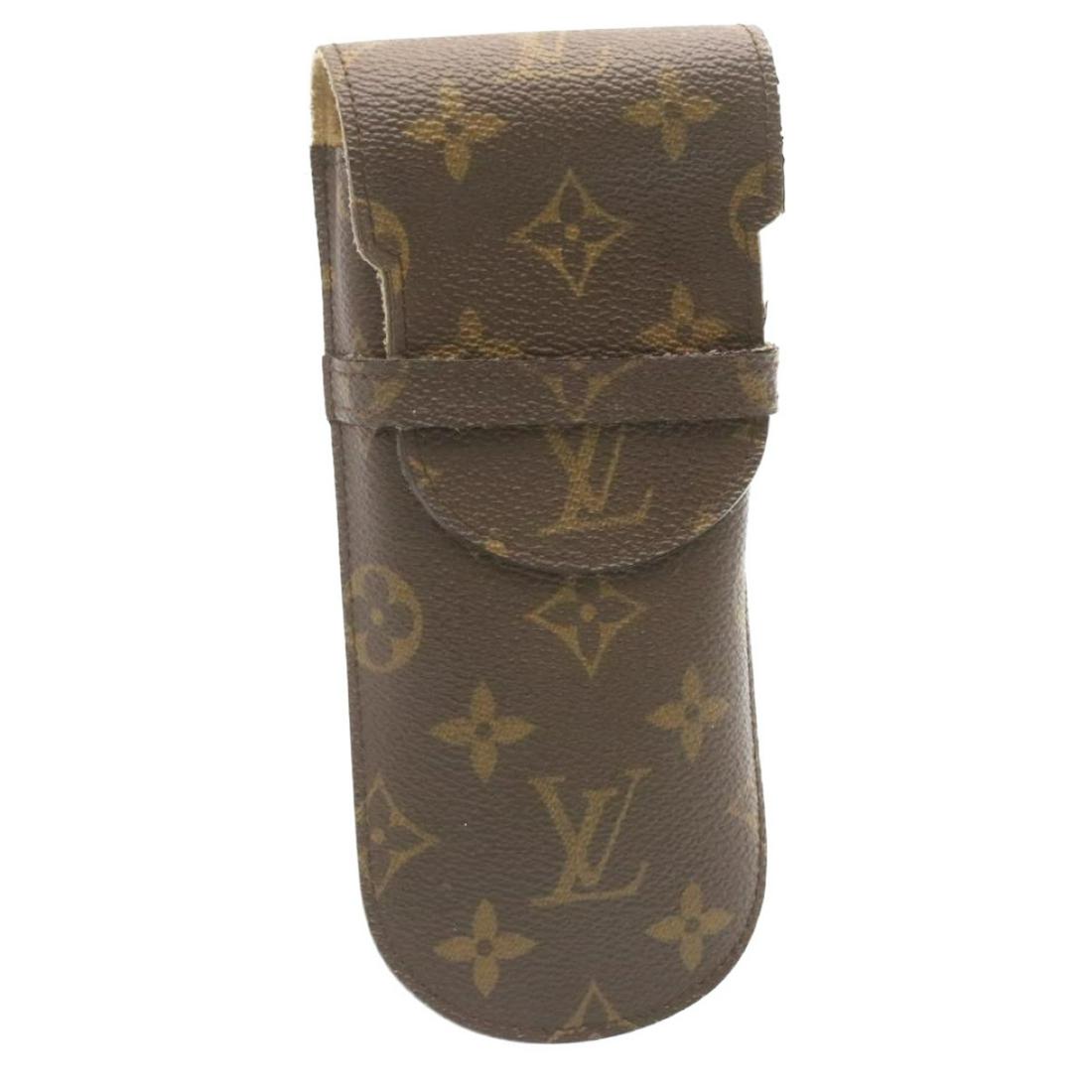 Authentic LOUIS VUITTON Monogram Etui a Lunettes Rabat: This item qualifies for FREE DOMESTIC SHIPPING to customers in the USA Brand: LOUIS VUITTON Style: Glasses Case Material: Monogram Canvas Color: Monogram Made In: France Size (Inches): W3.1 x H7.0 x D