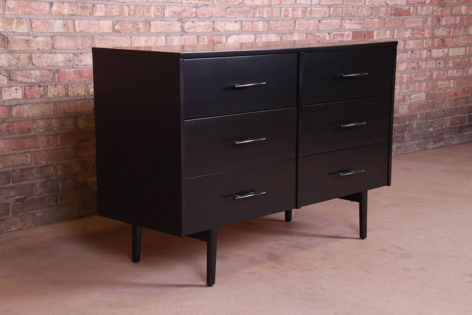 Paul McCobb Planner Group Black Lacquered Six-Drawer: Please see Disclaimer for shipping cost estimates. An exceptional mid-century modern six-drawer dresser or credenza By Paul McCobb for Winchendon Furniture "Planner Group" USA 1950s Black lacquered so