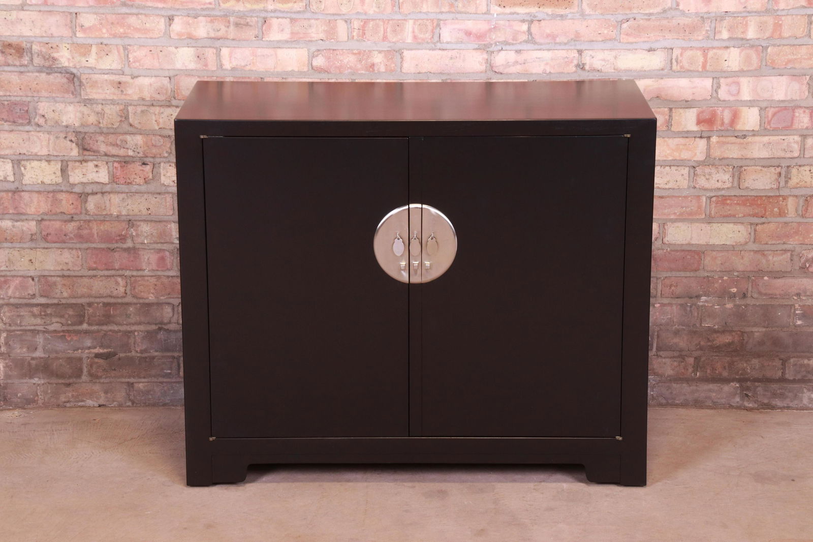 Michael Taylor for Baker Far East Collection: Please see Disclaimer for shipping cost estimates. An exceptional mid-century modern Hollywood Regency Chinoiserie compact credenza sideboard buffet or bar cabinet By Michael Taylor for Baker Furnitur