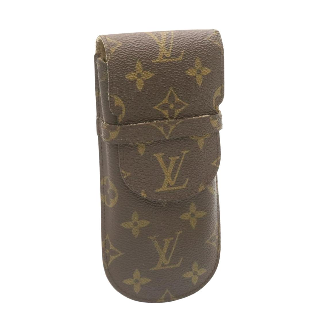 Authentic LOUIS VUITTON Monogram Etui a Lunettes Rabat: This Item qualifies for FREE domestic shipping to customers in the USA Brand: LOUIS VUITTON Style: Glasses Case Material: Monogram Canvas Color: Monogram Made In: France Size (Inches): W3.1 x H7.0 x D