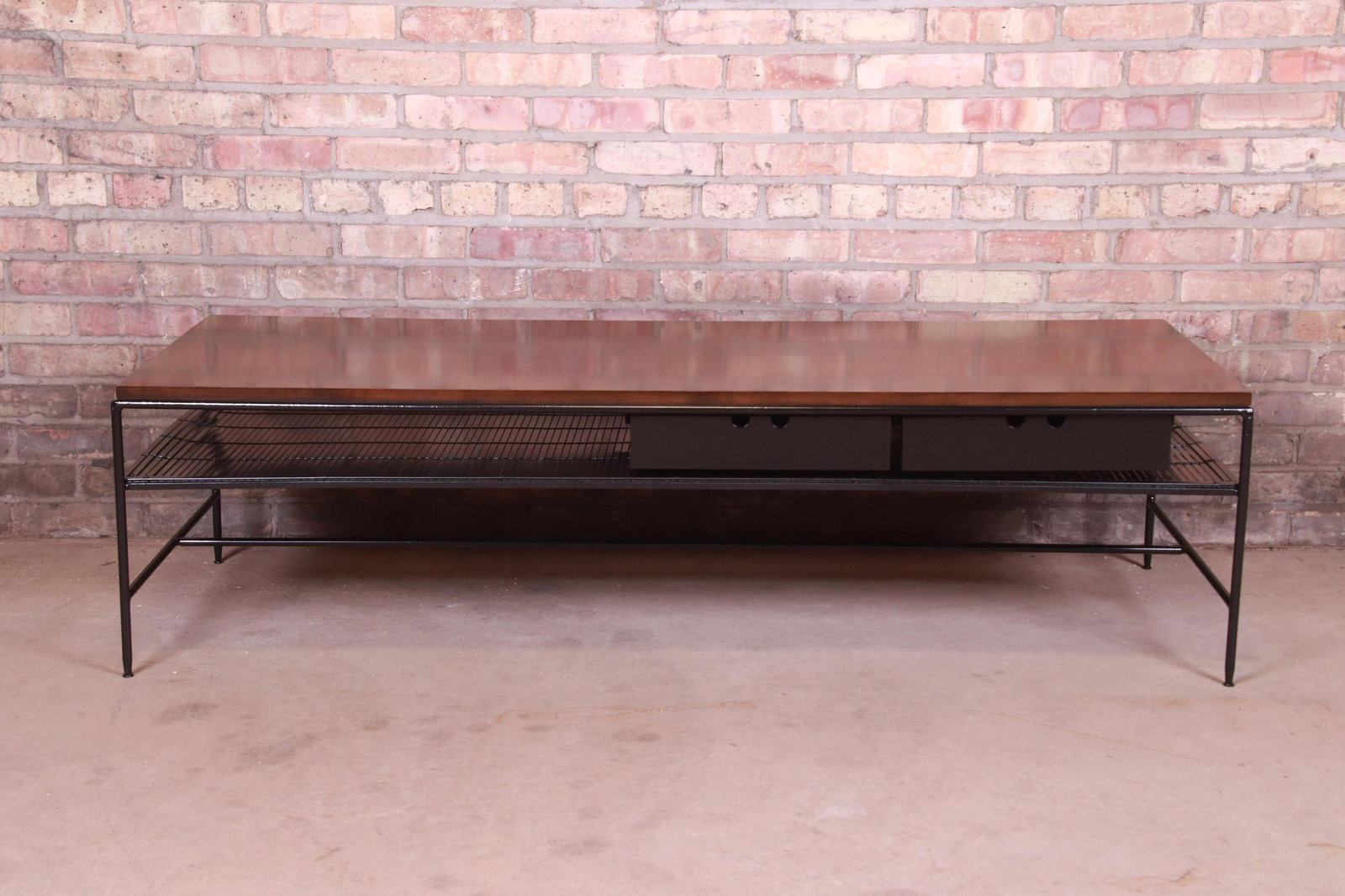 Paul McCobb Planner Group Iron and Maple Coffee Table: Please see Disclaimer for shipping cost estimates. An exceptional mid-century modern coffee table or bench By Paul McCobb for Winchendon Furniture "Planner Group" USA 1950s Iron frame and solid maple