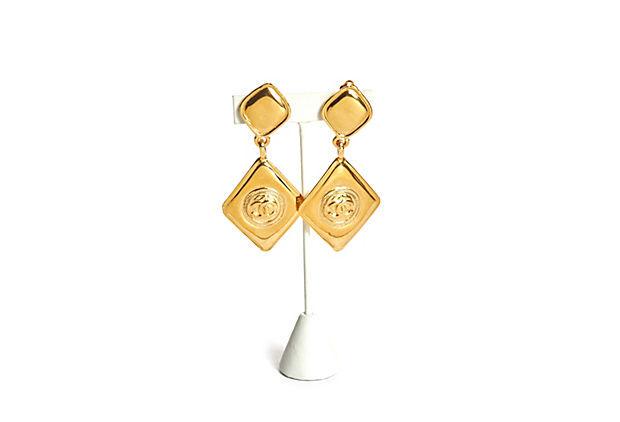 Authentic 1980s Chanel Diamond-Shaped Earrings: This item qualifies for FREE DOMESTIC SHIPPING to customers in the USA Condition: Excellent Era: Vintage; 1980s Dimensions: 3.25" L x 1.5" W Materials: metal Color: gold Chanel gold tone metal diamond