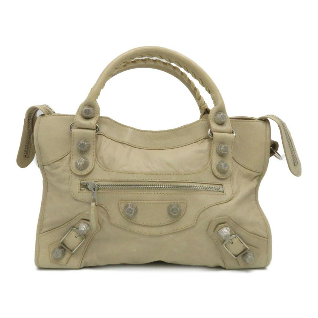 Authentic BALENCIAGA Giant City Shoulder Bag White: This item qualifies for FREE DOMESTIC SHIPPING to customers in the USA BALENCIAGA Giant City Shoulder Bag White Lambskin Dimensions: W37Ã—H24Ã—D9cm/Handle 35cm/Shoulder Strap 60cm The BIDHAUS Gu