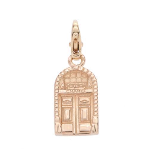 Authentic CHANEL Door motif Accessories: This item qualifies for FREE DOMESTIC SHIPPING to customers in the USA Brand: CHANEL Size: See Description Style: Accessories Department: unisex Material: 18K Yellow Gold Type: charm Color: Gold Forma