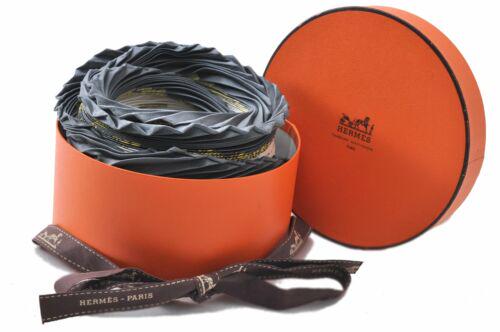 Authentic HERMES Pleats Scarf "VUE DU CAROSSE DE LA: This item qualifies for FREE DOMESTIC SHIPPING to customers in the USA Brand: HERMES Color: Gray Style: Plisse Scarf Size(cm): W90 x H90cm(Approx) Type: Plisse Scarf Size(inch): W35 x H35"(Approx) Dep