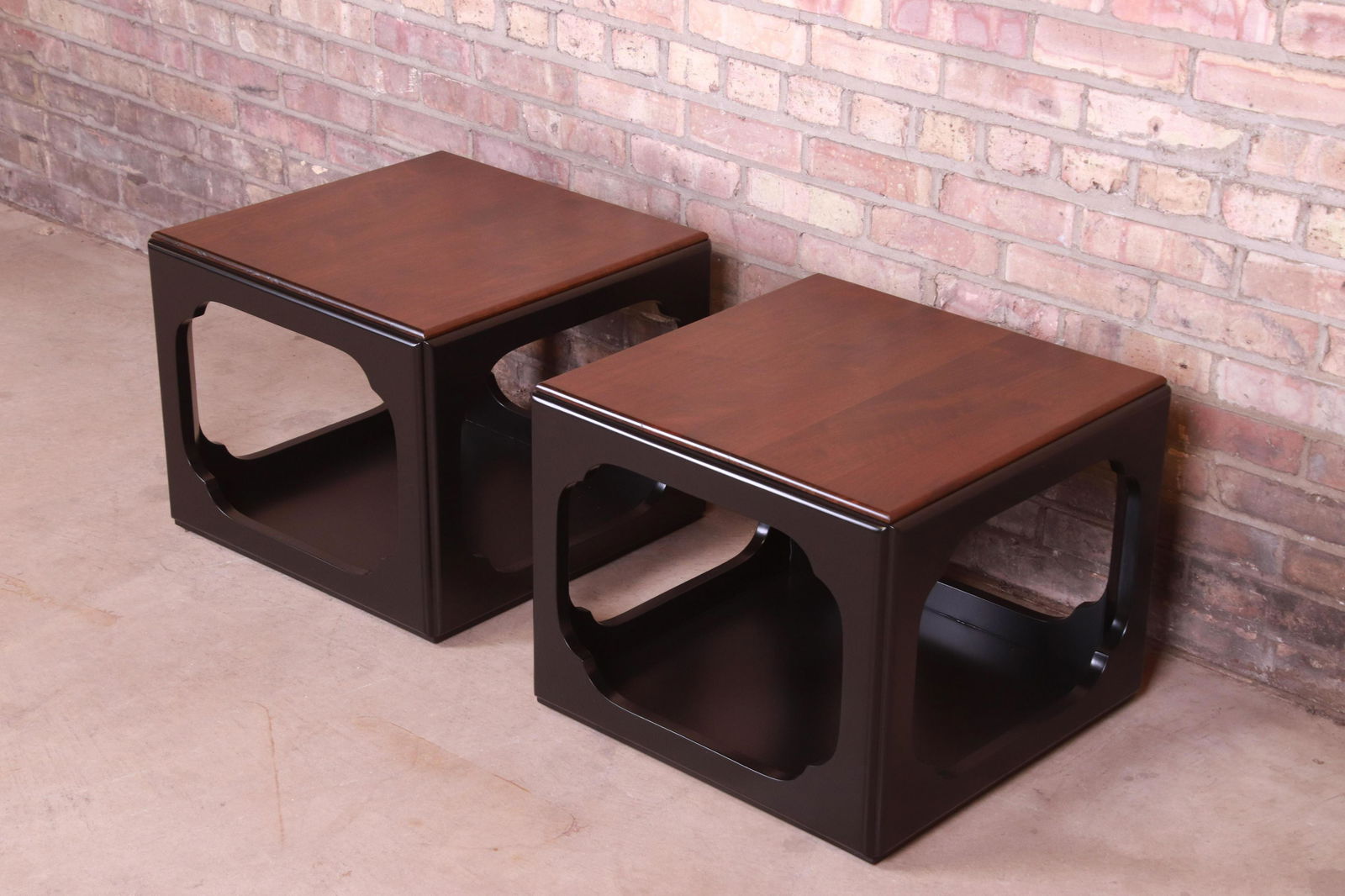 Michael Taylor for Baker Furniture Hollywood Regency: A gorgeous pair of mid-century modern Hollywood Regency Chinoiserie occasional side tables By Michael Taylor for Baker Furniture "Far East" Collection USA 1960s Black lacquered walnut bases with solid